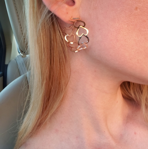 Interlocking Gold Heart ๐ Hoop Earrings - Picture 3 of 3